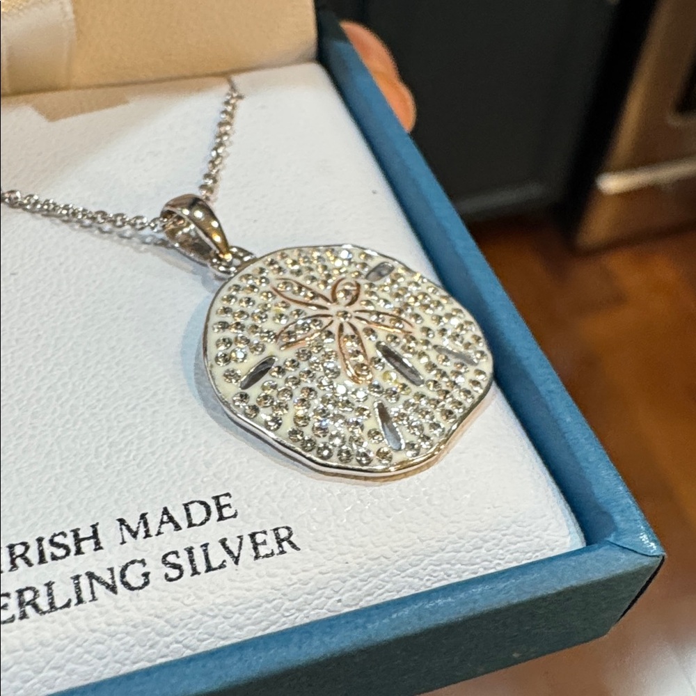 Ocean Sand dollar necklace - Picture 5 of 5